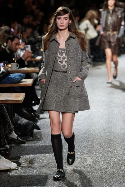 Look 44